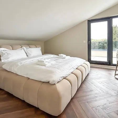 Apartmán In With House Sea View
